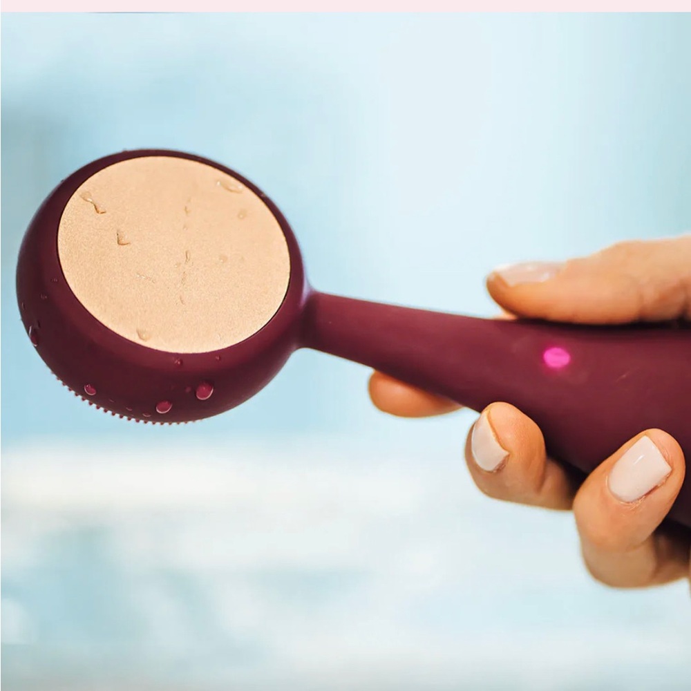 PMD Clean Pro, Berry with Gold Rose Finish. LIKE NEW! Includes case/cord.